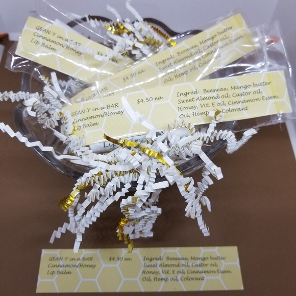 Cinnamon/Honey Lip Balm - moisturizer - Picture 3 of 4